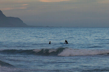 Obraz premium Sunset surf session off coast of Kaikoura, New Zealand