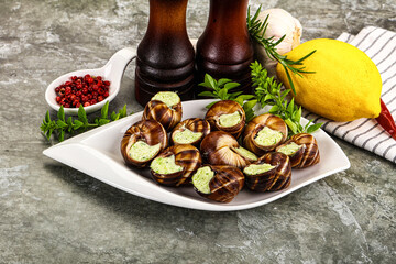 Fresnch escargort with basil butter