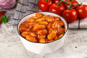 Baked kidney with tomato sauce