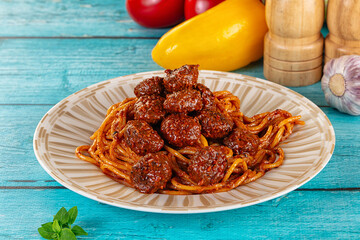Italian spaghetti with beef meatballs