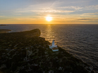 Faro Isla de Conejera en Baleares, España