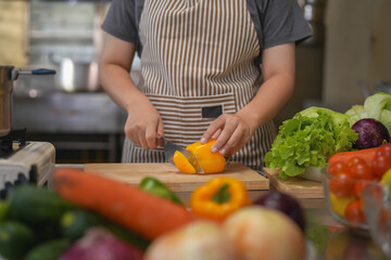 A female chef broadcasts her cooking knowledge live on a social media app on her mobile phone.