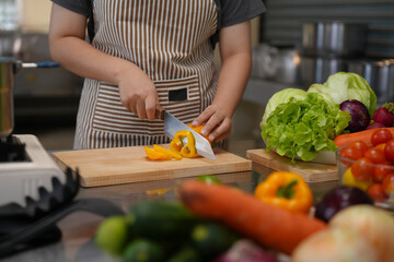 A female chef broadcasts her cooking knowledge live on a social media app on her mobile phone.