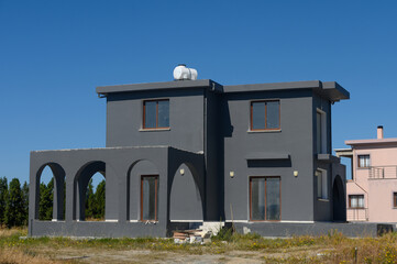 Fototapeta premium Bold architectural designs showcase modern living in a serene countryside setting amidst clear blue skies