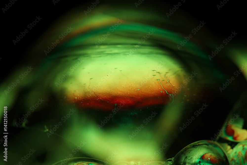 Fototapete Green reflections of liquid in macro, liquid surface, bubbles in macro, connection of bubbles in macro, cell from liquid, dark background, glossy surface