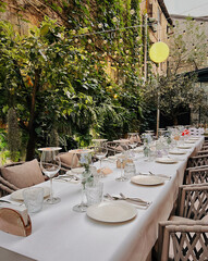 wood, table，tableware，environment, garden, celebration, table, holiday, wooden, wedding, flower, restaurant, chair, event, party, design