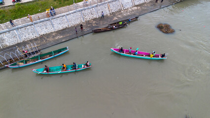 Obraz premium Scenic View of Fishing Boats at Sunset