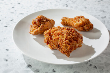 A view of a 3-piece fried chicken plate.