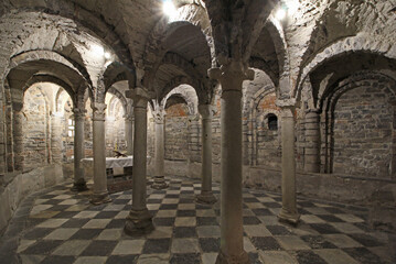 la cripta della chiesa parrocchiale di Santo Stafano a Lenno (Como)