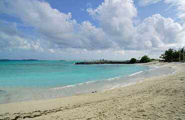  Sunny tropical beach paradise on the Maledives