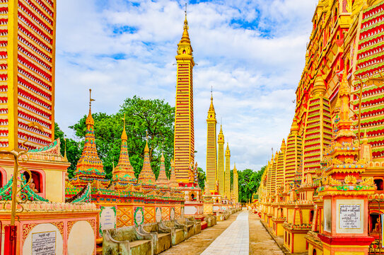 Mohnyin Thambuddhei Paya, Monywa, Myanmar. Buddhist temple built 1300, thousands of Buddha statues.