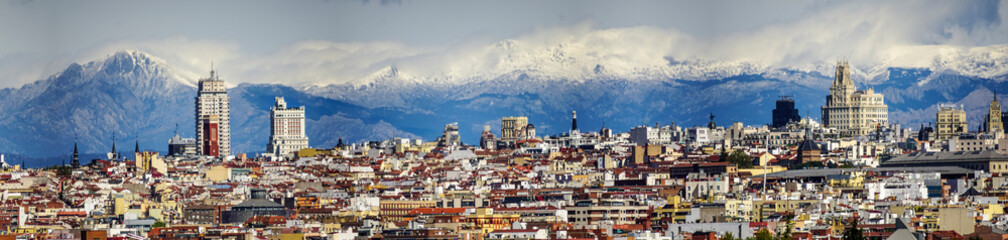 Fototapeta premium Panoramic view of the city of Madrid with the mountains in the background