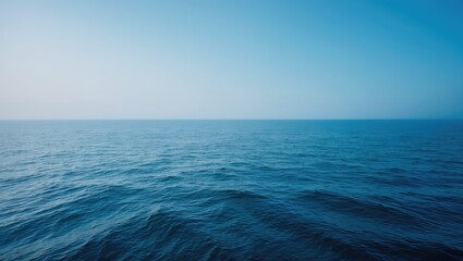 Obraz premium Azure ocean with rolling waves and a pristine blue sky