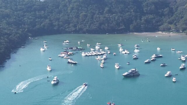 Porto Belo Caixa d'a&ccedil;o lachas e lifestyle em santa catarina Brasil 