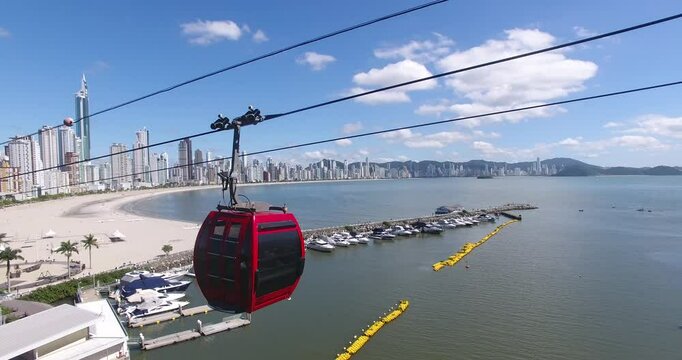 Bondinho teleferico em Balneario Camboriu em Santa Catarina Brazil