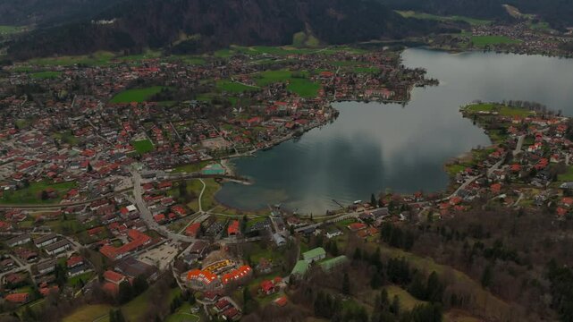 Urlaub am Tegernsee in Bayern, Deutschland im Fruehling. Luftaufnahme vom Tegernseer See. Tegernsee in spring an alpine lake in Bavaria, seen from above, with mountain views and picturesque villages. 