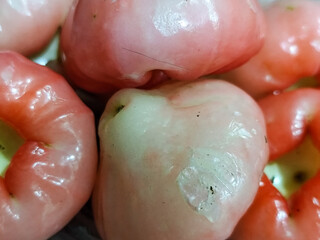 Aie guava pile has a fresh pink color, has a fresh sweet and sour taste.