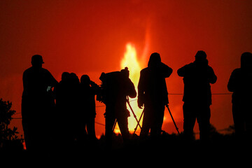Obraz premium Lava Erupts from Halemaumau Crater at Kilauea Volcano Hawaii