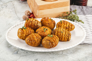 Baked baby potato with thyme