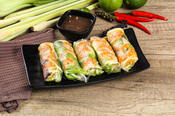 Vietnamese spring roll with prawn and mango