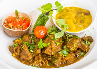 Massalé cabri, riz , grains et rougail tomates 