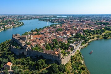 Obraz premium RD CONGO - KINSHASA - FLEUVE CONGO. Beautiful simple AI generated image