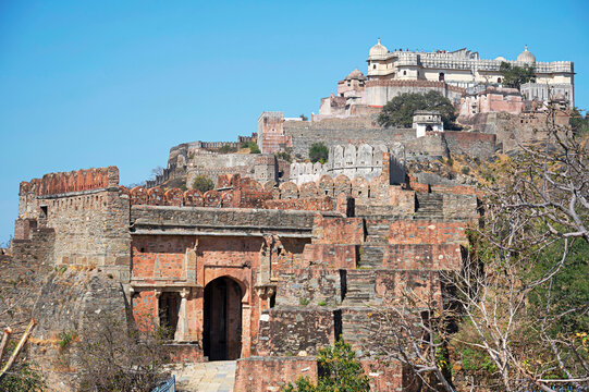 Badal Mahal, Kumbha Mahal and fortification wall, fort complex, Kumbhalgarh, Rajsamand District, Rajasthan