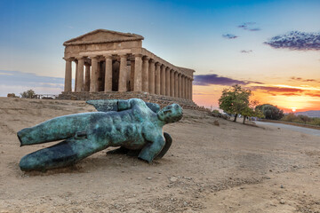 Fallen icarus statue near the temple of concordia in the valley © tiero