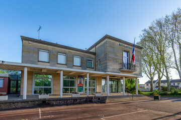 Vue ext&eacute;rieure de la mairie de Morangis, France, commune fran&ccedil;aise situ&eacute;e dans le d&eacute;partement de l'Essonne, en r&eacute;gion Ile-de-France