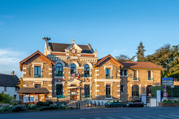 Vue ext&eacute;rieure de la mairie de Champlan, France, commune fran&ccedil;aise situ&eacute;e dans le d&eacute;partement de l'Essonne, en r&eacute;gion Ile-de-France