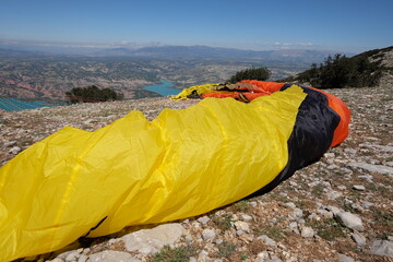 Scenic View of Lake Negrat&iacute;n in Andalusia, Spain &ndash; Turquoise Water and Arid Hills under a Clear Sky