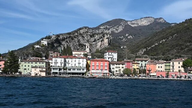 Schifffahrt auf dem Gardasee bei Torbole