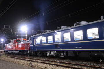 夜の横川駅に佇む「DLぐんまよこかわナイトパーク」号_2022/12/17撮影