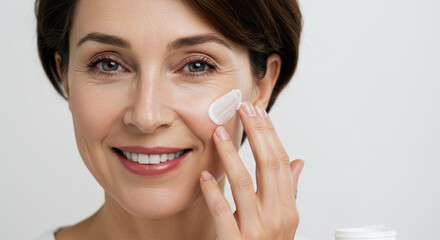 Radiant Skin Secrets: Anti-Aging Cream for a Youthful Glow. Beauty Tips & Hydration for Mature Women. Skincare Routine Essentials!