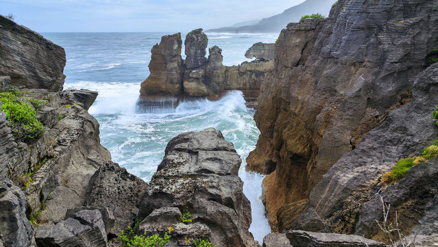 View at Pancake rocks on the coast of Punakaiki, New Zealand
