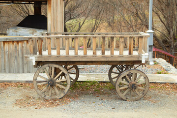 Obraz premium Old wooden cart with wheels.