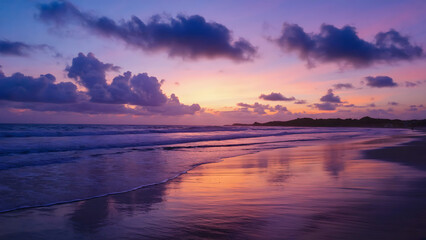 Obraz premium Serene Coastal Sunset: Purple Hues and Cloud Reflections
