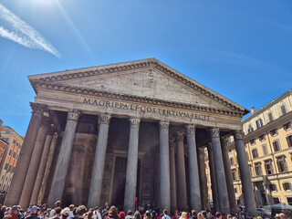 Obraz premium A view of the Parthenon in Rome, Italy