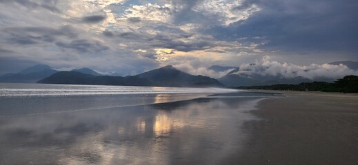 Fototapeta premium late afternoon on the beach in ubatumirim in the city of ubatuba north coast of são paulo