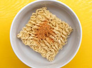 Top view of instant noodles in a bowl	