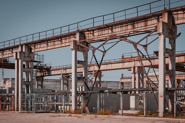 Naklejka premium Old rusty factory building and equipment. Heavy industry steel mill technology mechanisms and tools. Rusty construction equipment on working factory. 