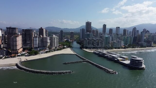 pier de  Itapema e porto belo em santa catarina Brazil molhe do pereque e Hard Rock Cafe