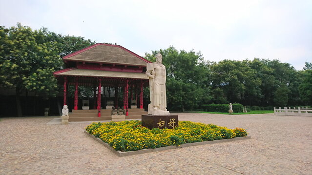 The statue of Shang Dynasty general Fu Hao stands at the Yinxu archaeological site