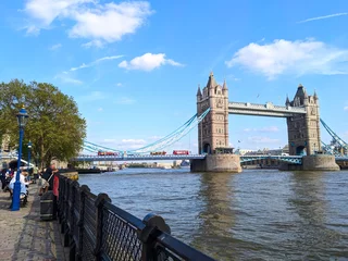 Fototapete Rund Iconic Tower Bridge over River Thames on a Sunny Day, London © Claudia