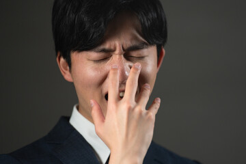 スーツ姿の若い男性　ビジネスイメージ