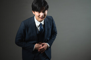 スーツ姿の若い男性　ビジネスイメージ