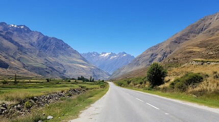 Naklejka premium Close-Up Shot of a Scenic Mountain Road