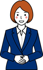 正面を向き、両手を前で重ねて話すスーツの女性