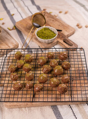 Dubai Schokolade mit Pistazien – selbstgemachte Pralinen mit Kadayif