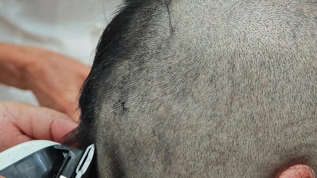 Shaving head with electric razor.

